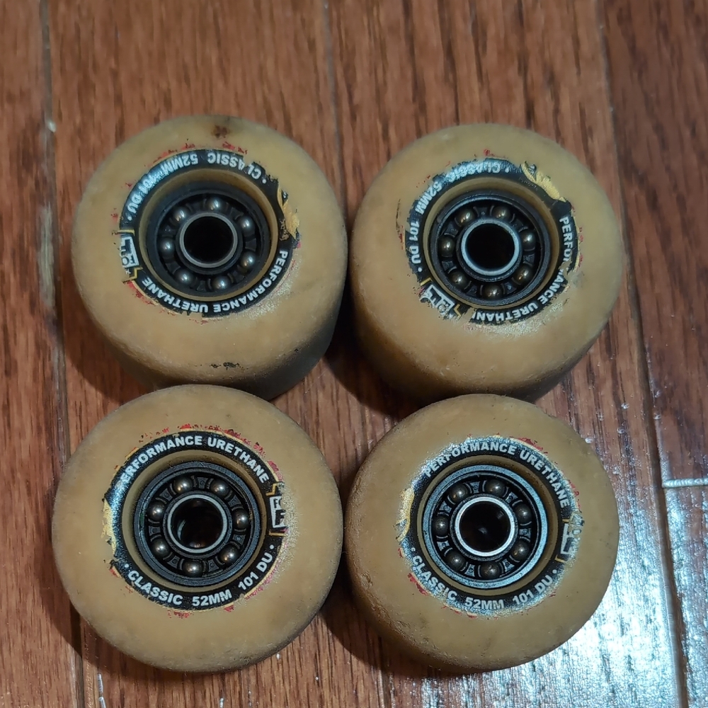 Spitfire Formula Four Classic 52mm Skateboard Wheels with Shake Junt Bearings